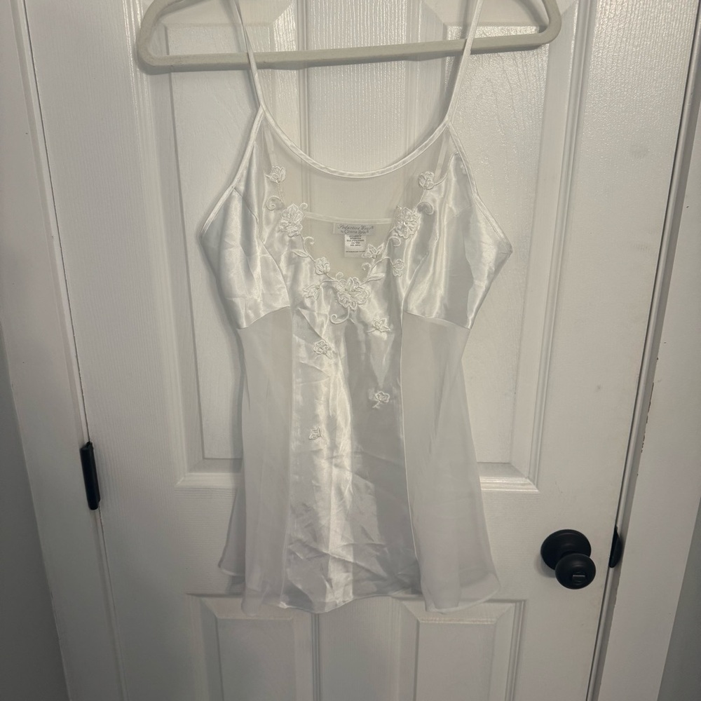 Elegant White Embroidered Women's Top